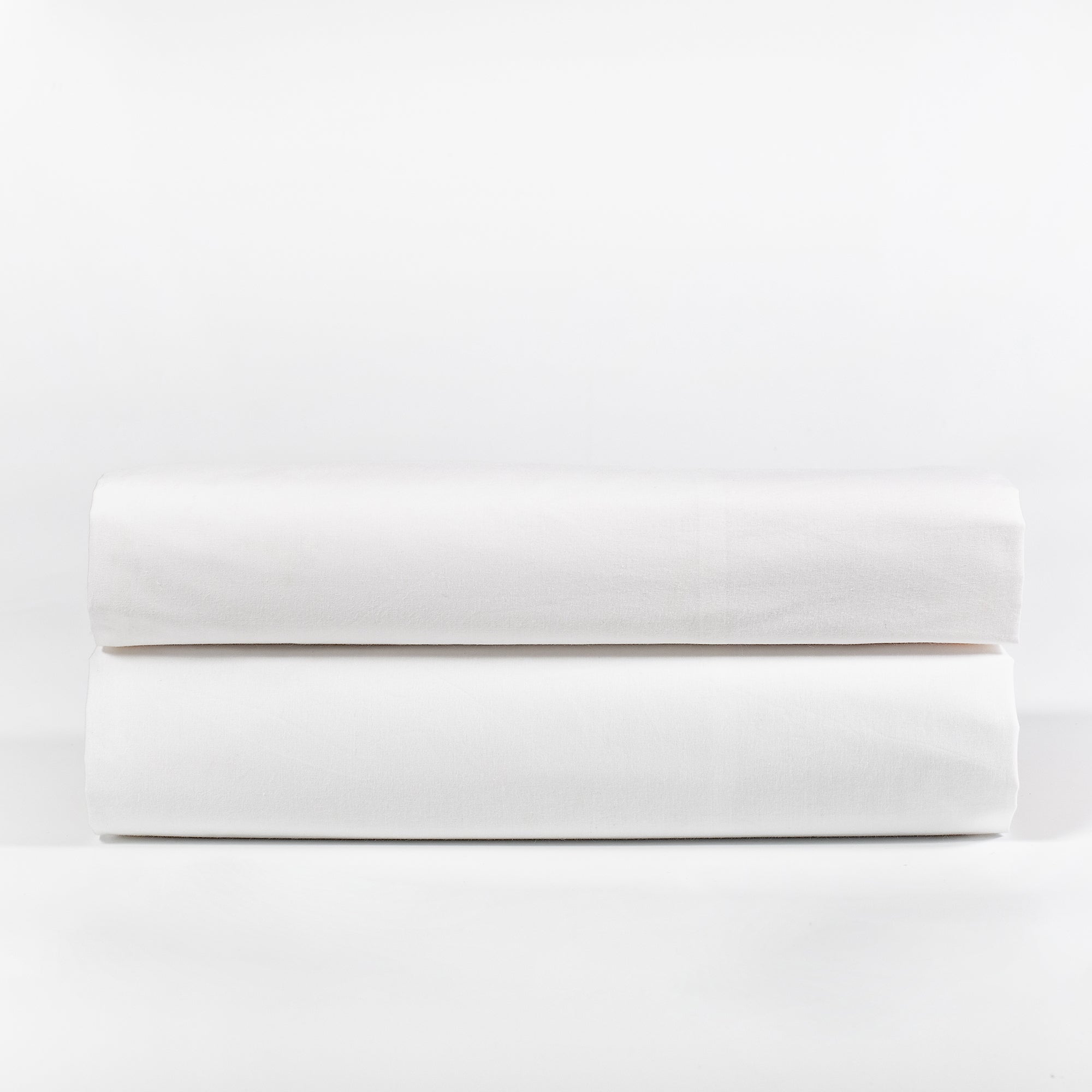 Complete set of sheets in 100% white cotton satin