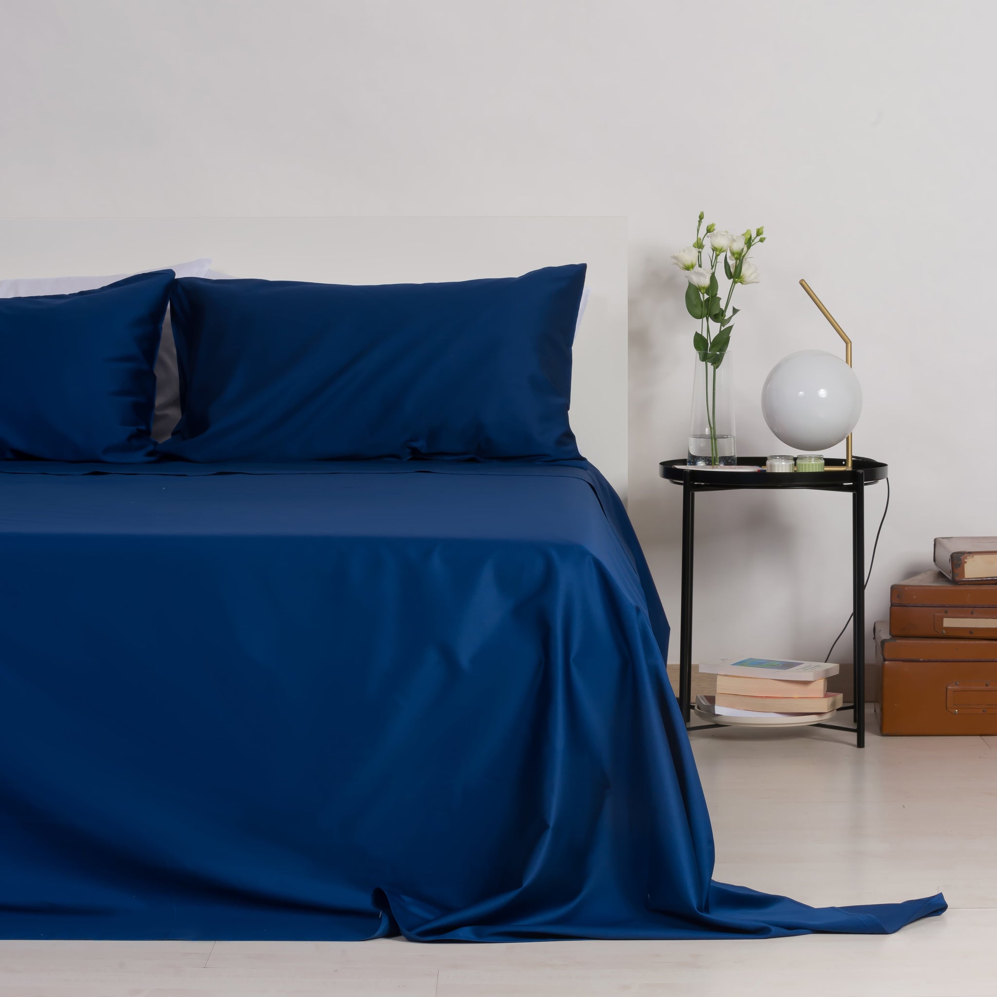 Sheet set in 100% ultramarine cotton satin