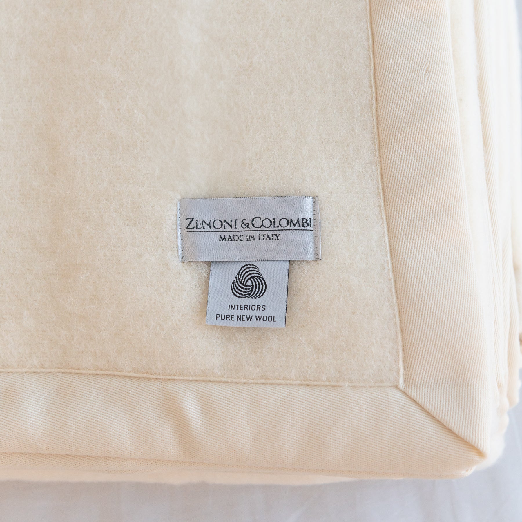 Couverture en pure laine vierge Lambswool certifiée Woolmark Beige