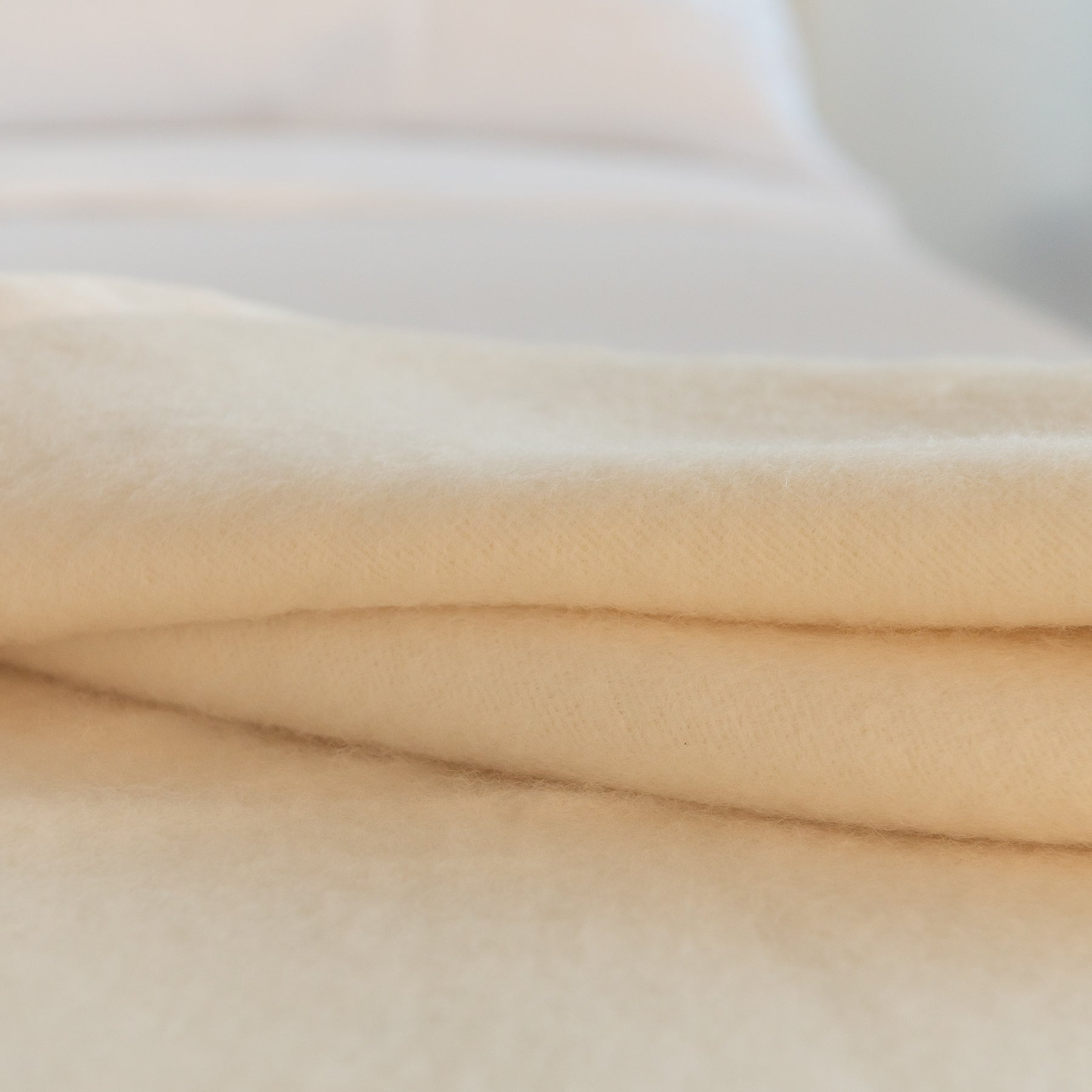 Couverture en pure laine vierge Lambswool certifiée Woolmark Beige