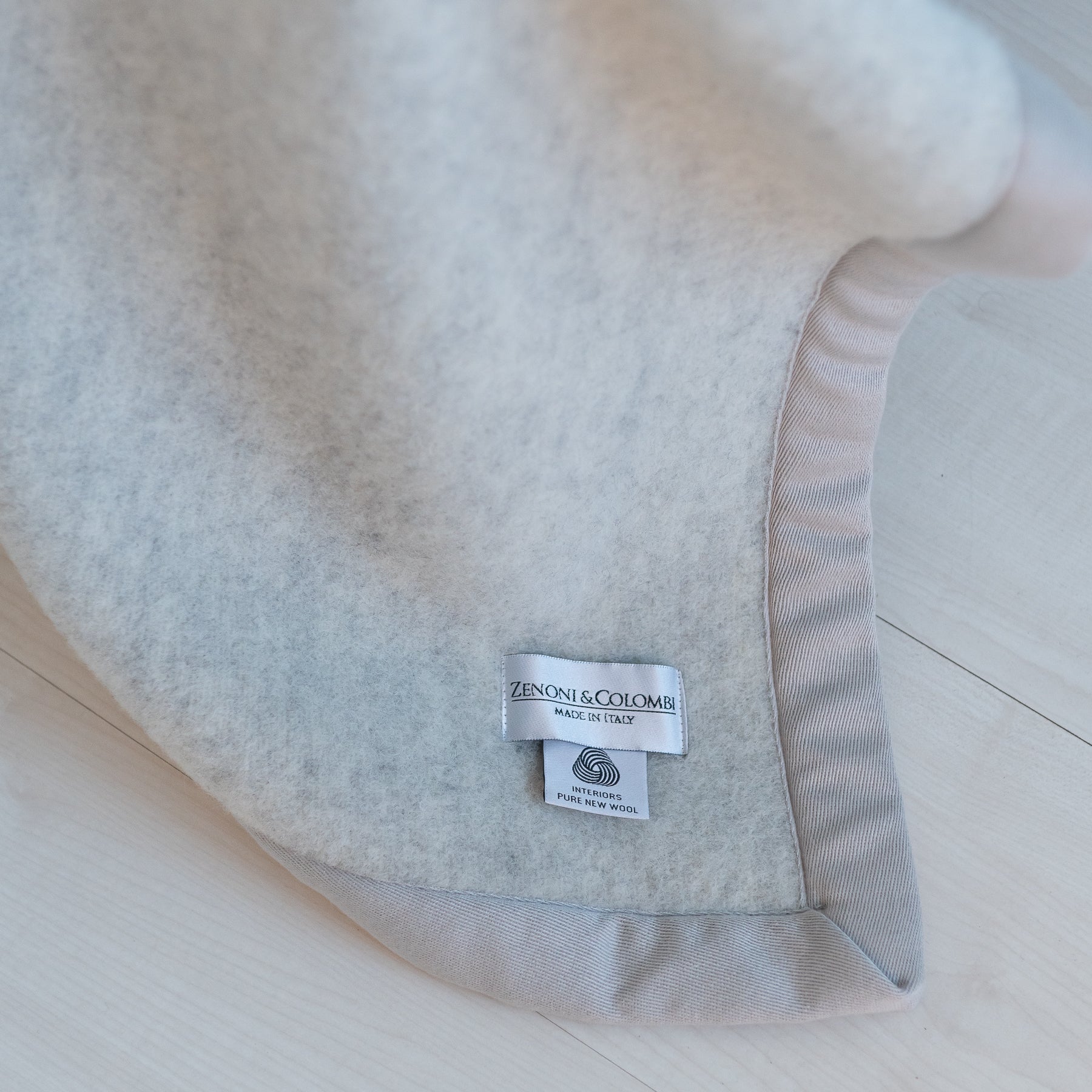 Coperta in pura lana vergine Lambswool certificata Woolmark Grigio