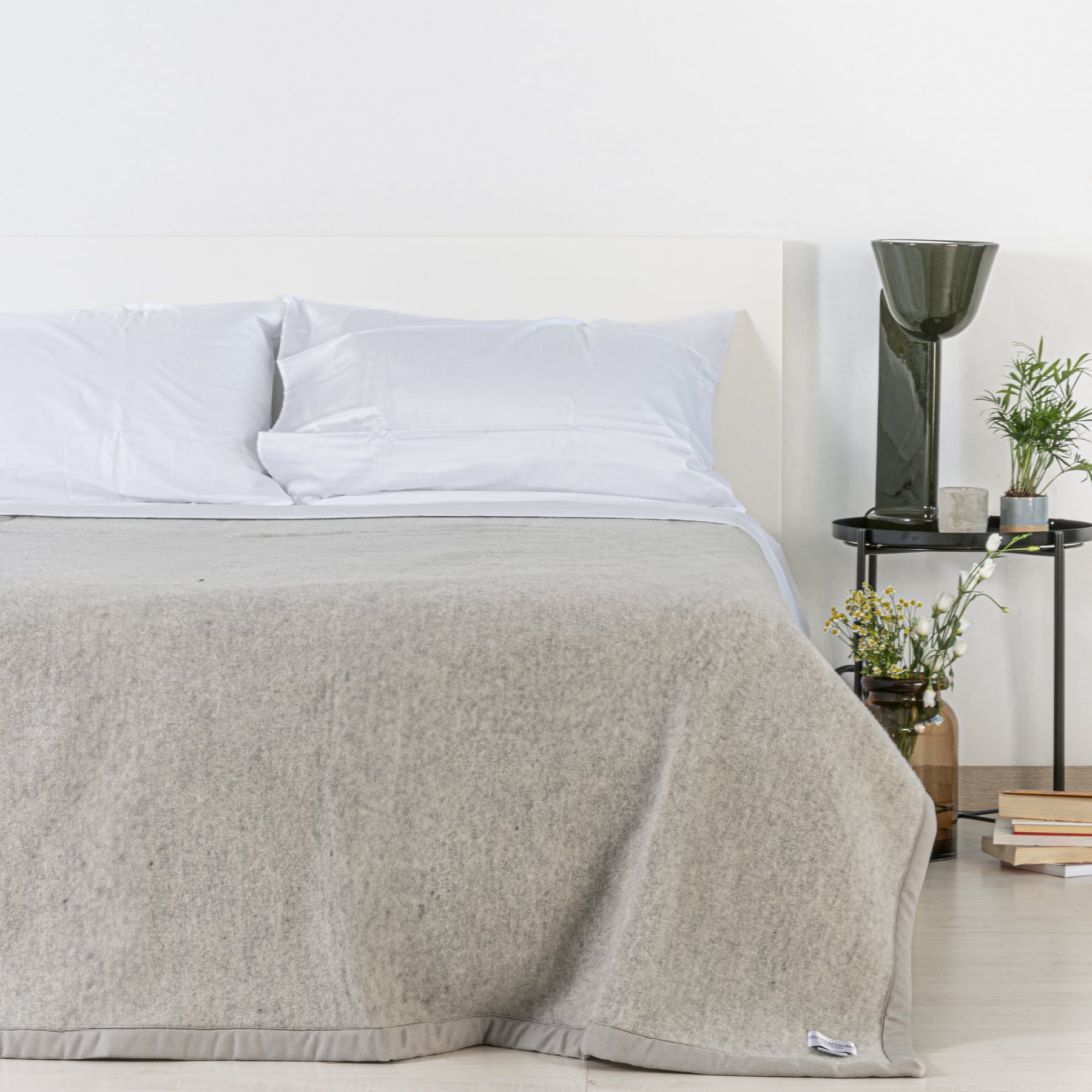 Couverture en laine pure vierge certifiée Lamswool Woolmark Gris