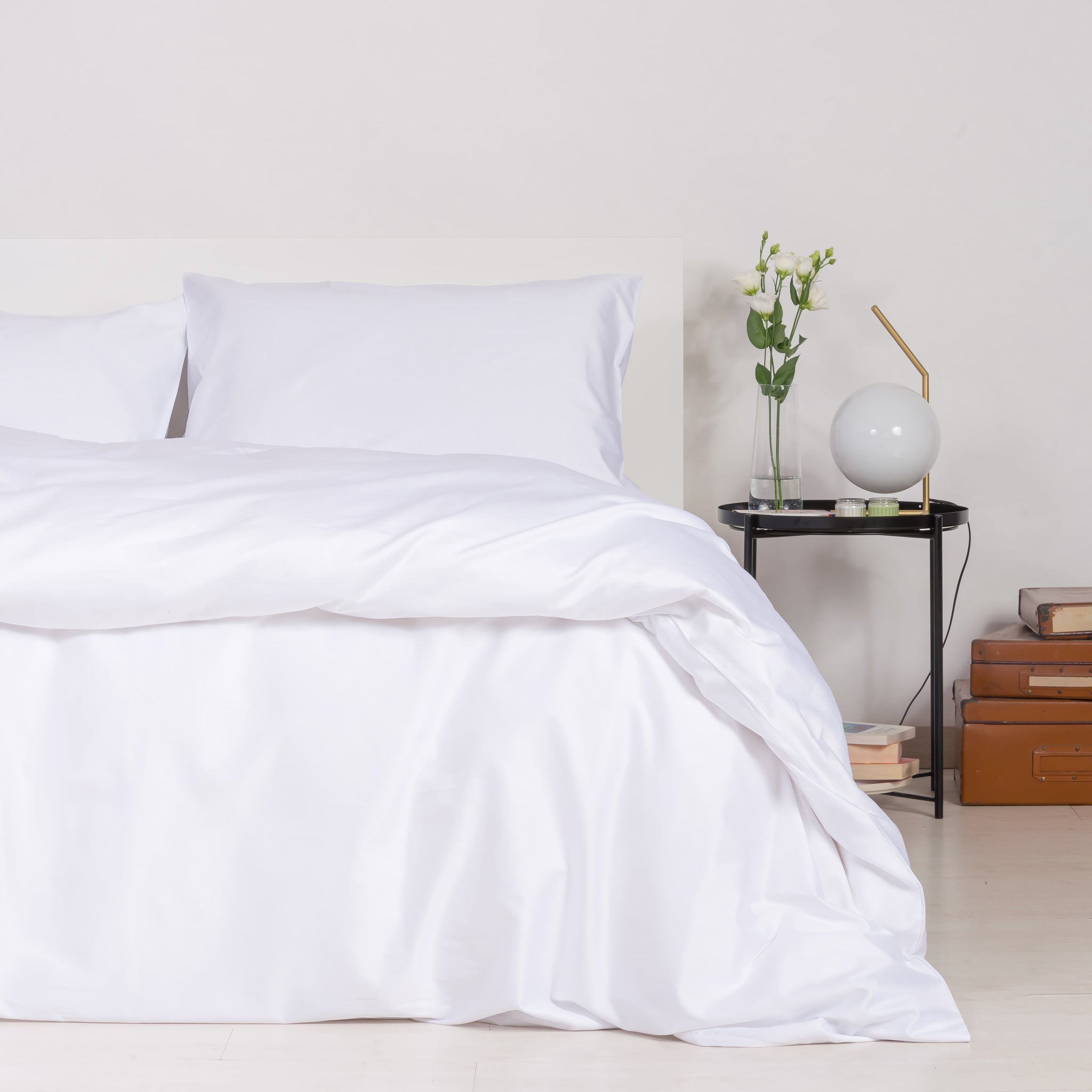 Housse de couette et taies d'oreiller en satin de coton blanc