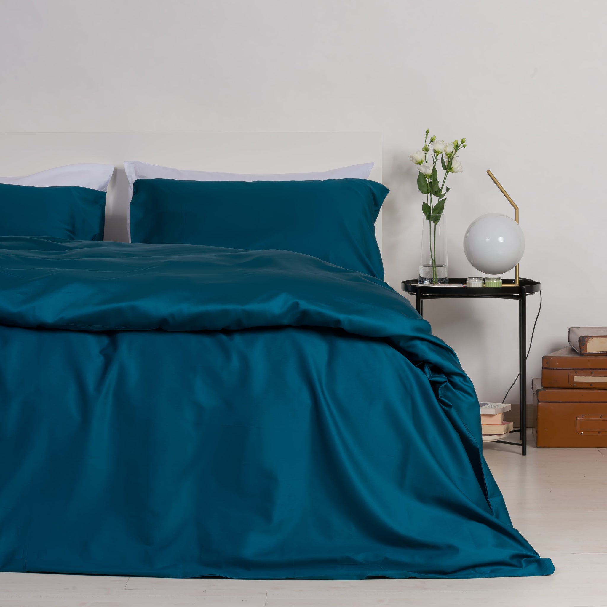 Duvet cover in 100% teal cotton satin with pillowcases