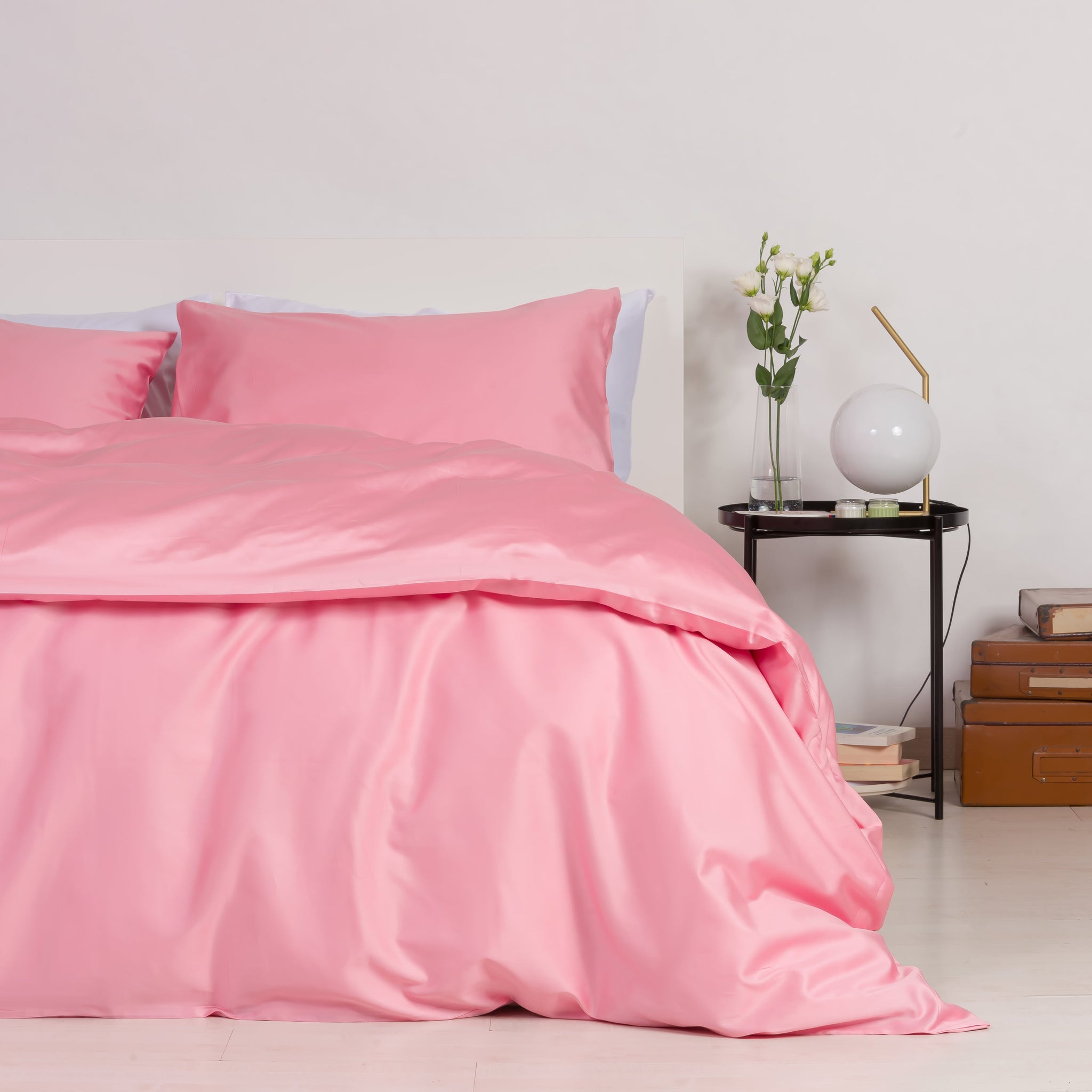 Duvet cover with pillowcases in 100% Coral Pink cotton satin