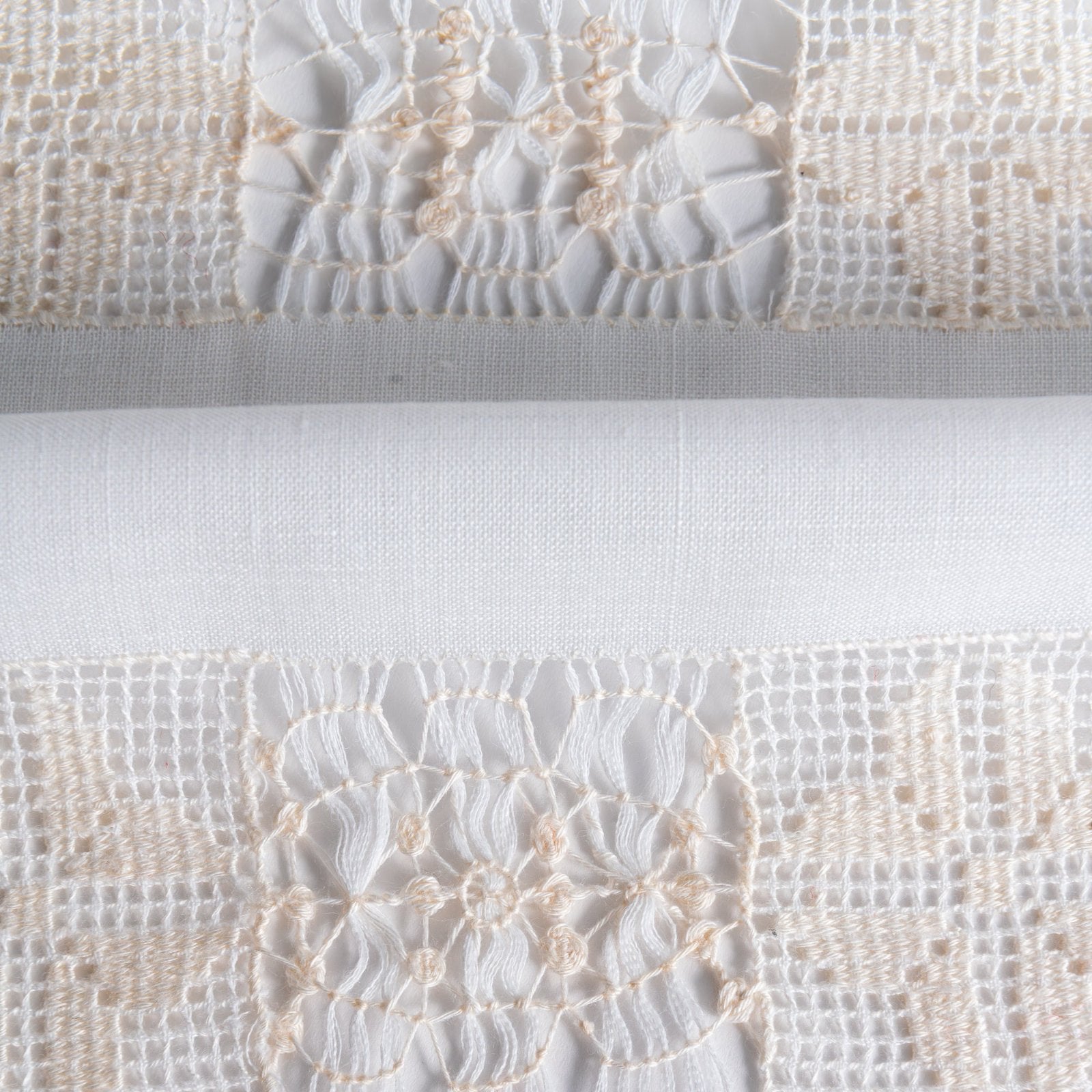 Pair of hand-embroidered curtains in linen blend Made in Italy, Daniela variant