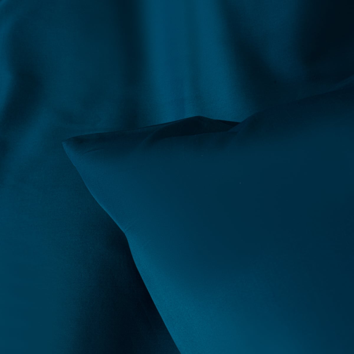 Sheet set in 100% teal cotton satin