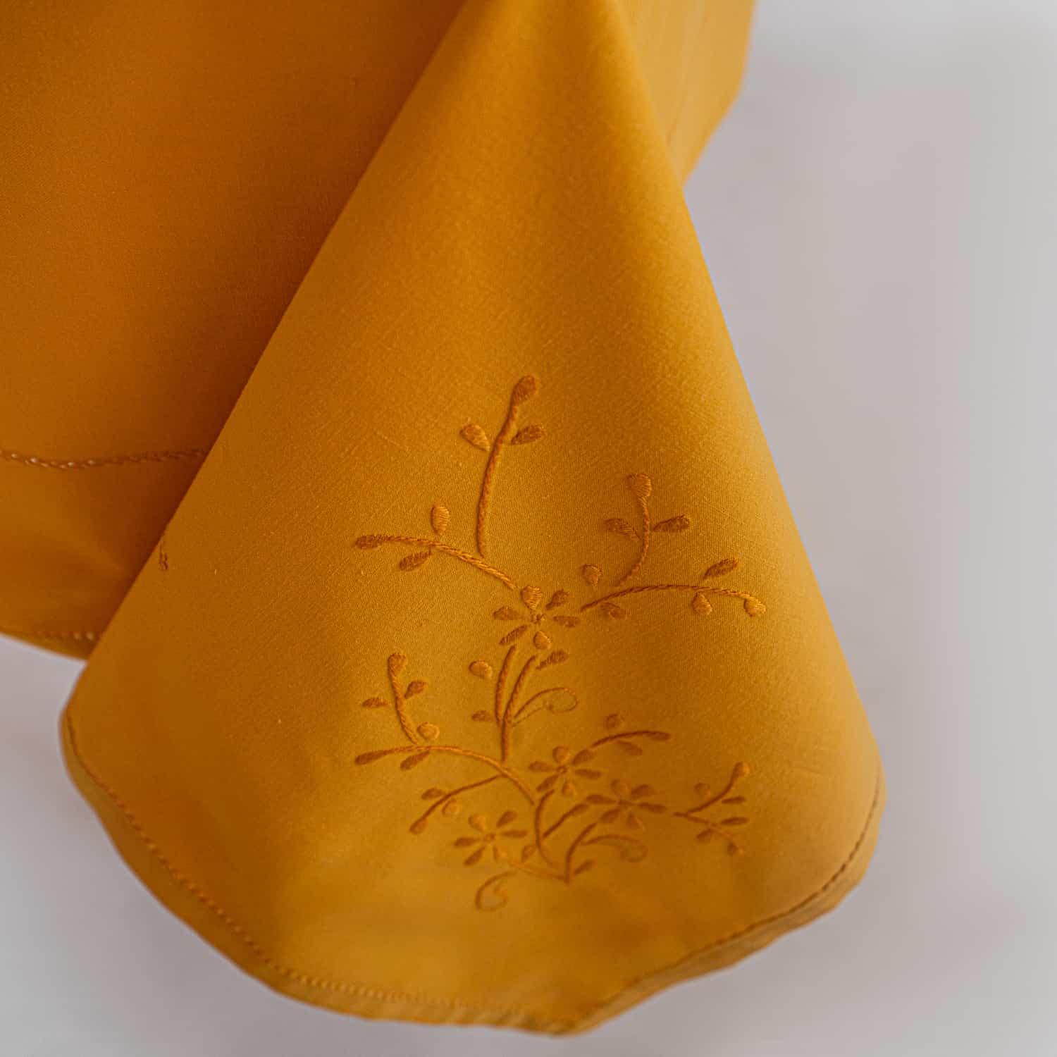 Tablecloth + 12 hand-embroidered napkins in pure cotton Made in Italy, Francesca variant