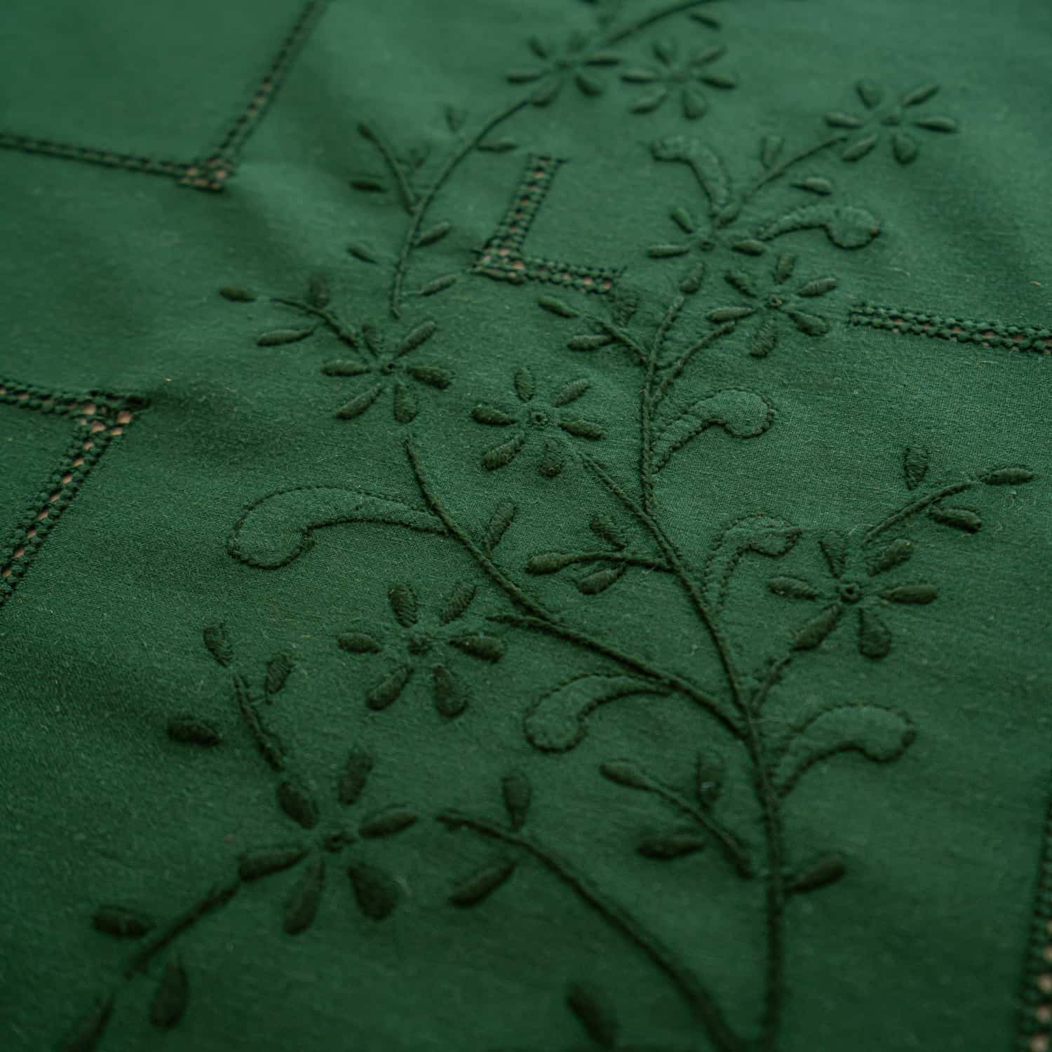 Tablecloth + 12 hand-embroidered napkins in pure cotton Made in Italy, Francesca variant