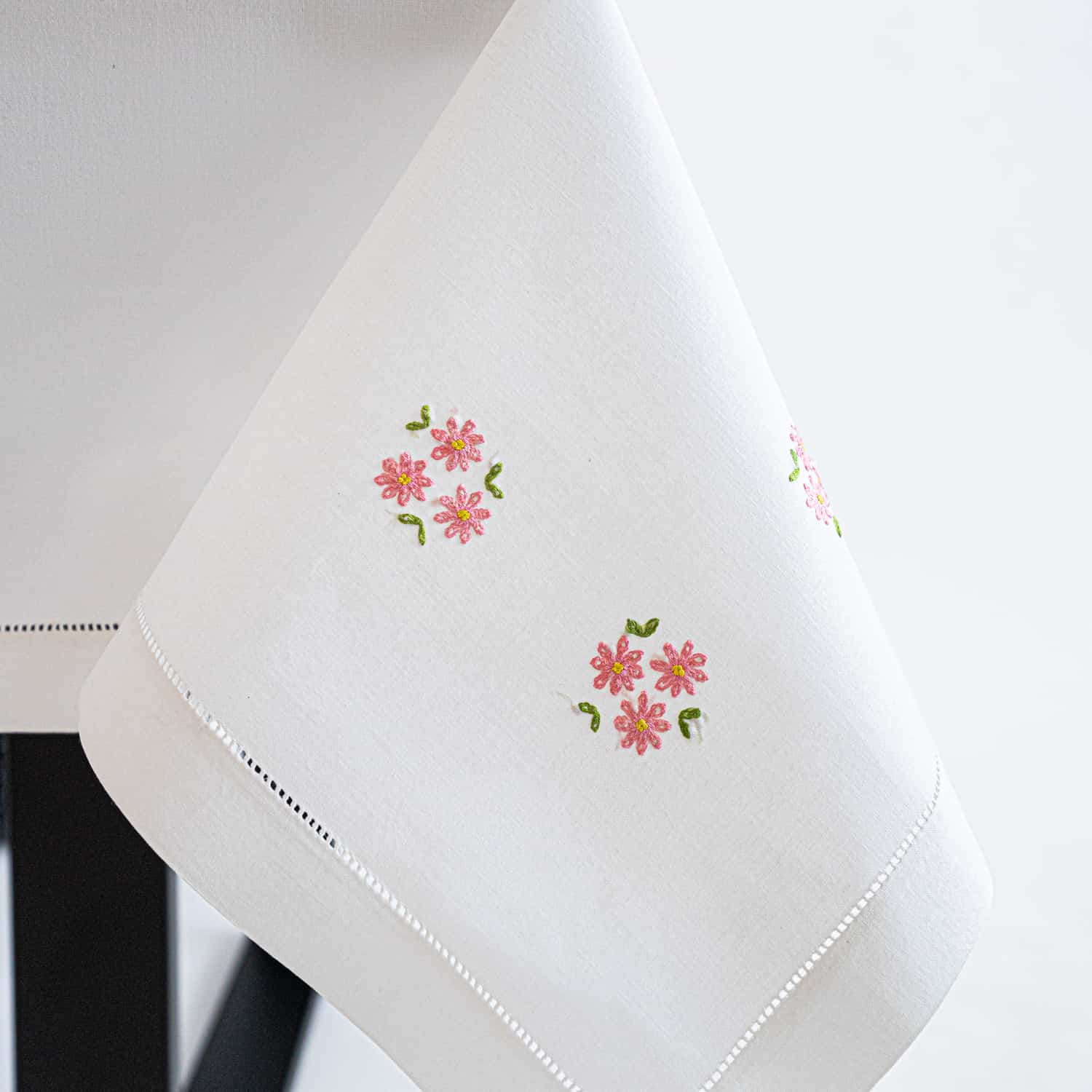 Tablecloth + 8 embroidered napkins in pure cotton Made in Italy variant Joelle