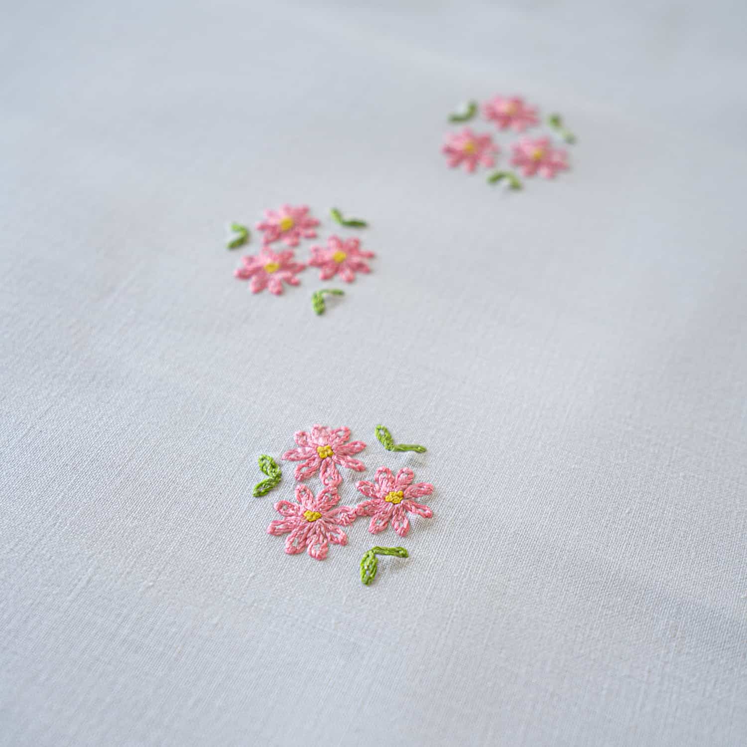 Tablecloth + 8 embroidered napkins in pure cotton Made in Italy variant Joelle