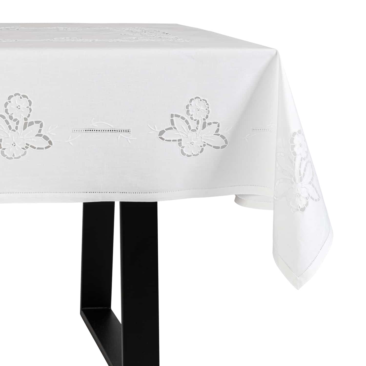 Tablecloth + 8 hand-embroidered napkins in pure cotton Made in Italy variant Beatrice